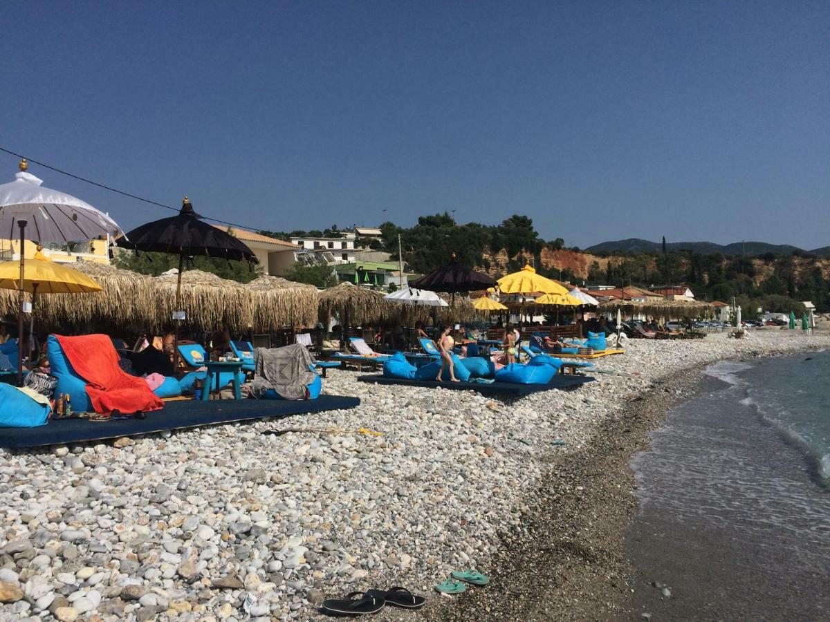 شقة Agali 1 Mesonet In Front Of The Sea Akrogiali المظهر الخارجي الصورة